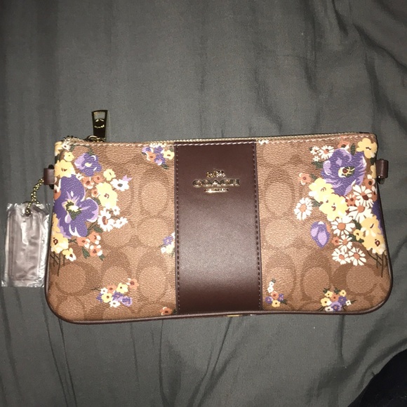 Coach Purse, turns: Clutch, Wristlet, crossbody - Picture 1 of 7